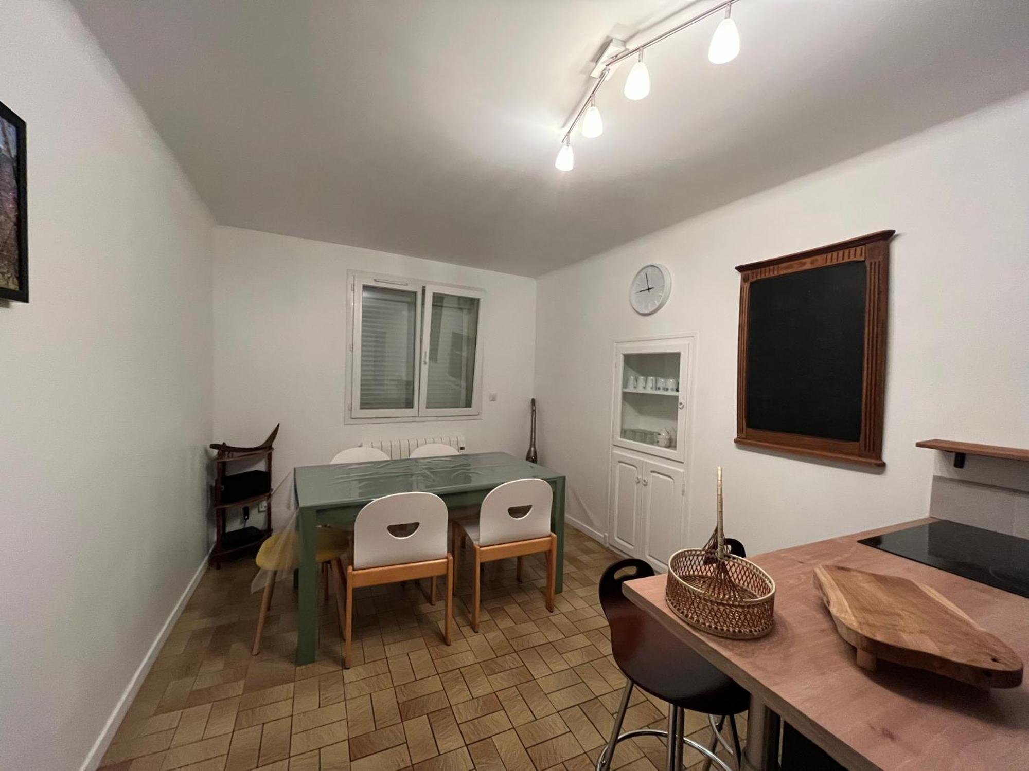 Agréable maison de village avec terrasse Vinca Exterior foto
